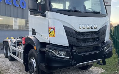 IVECO AD300X46Z HR OFF